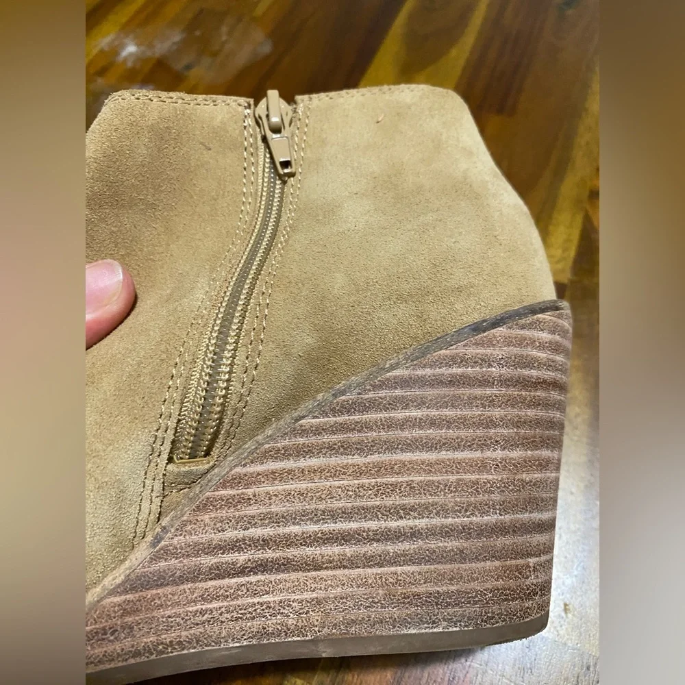 Lucky Brand Tan genuine Suede Wedge Shoes . - Picture 4 of 4